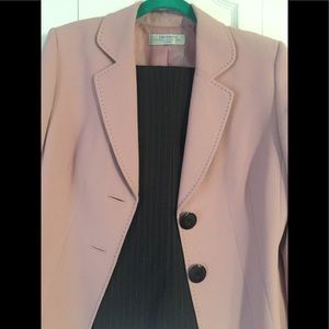 Tahari pant suit like new